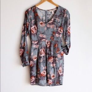 ♣️ 3/$20 Gray long sleeve floral dress w/ pockets
